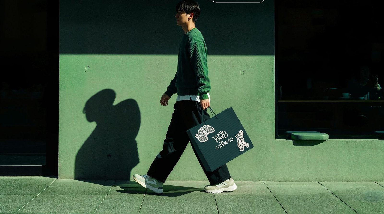 WÁB bag on the street